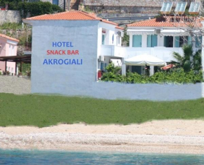 Гостиница Akrogiali Hotel  Пломарион